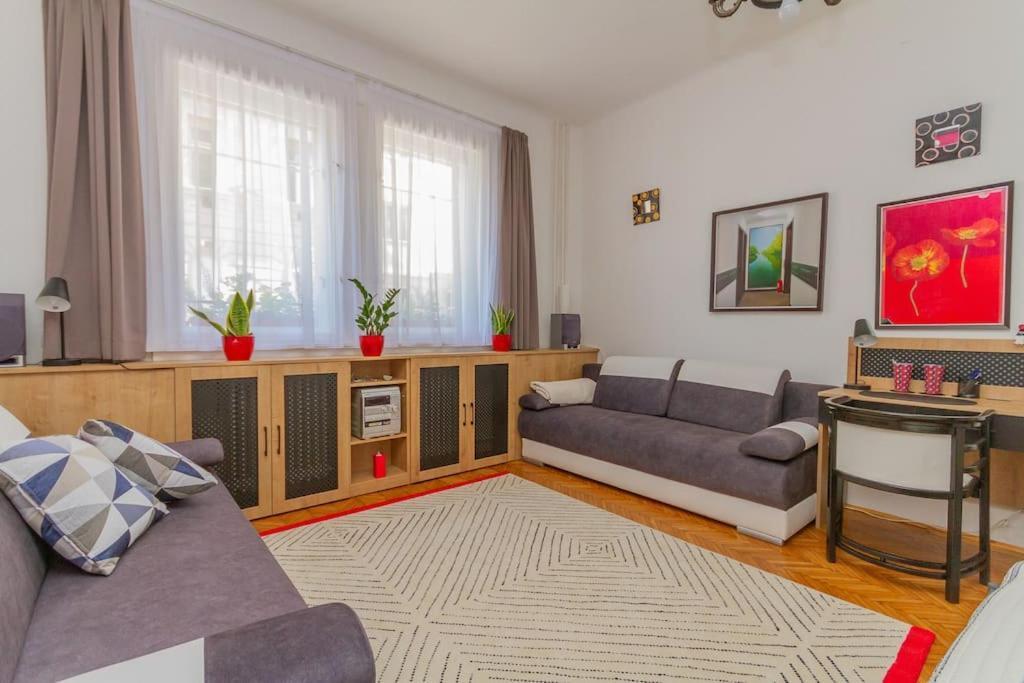 Poppy'S Home By The Danube By Nw — Photos 1